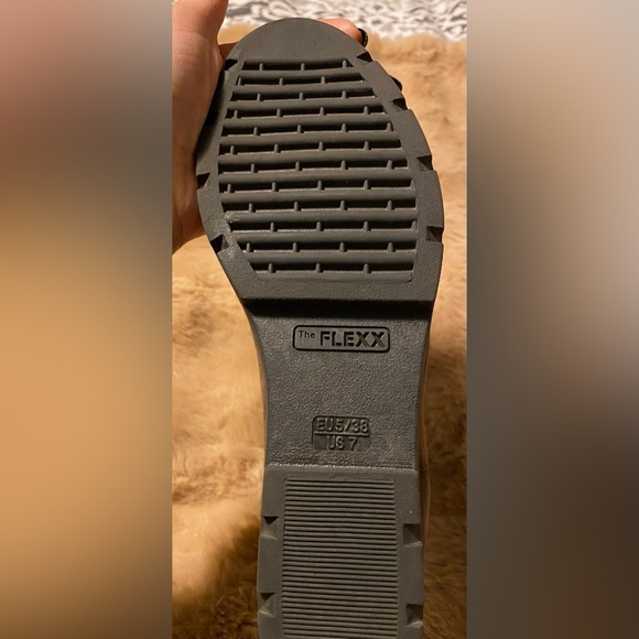 THE FLEXX SLIMMER TAN WATERPROOF
SUEDE ANKLE BOOT - Picture 4 of 7